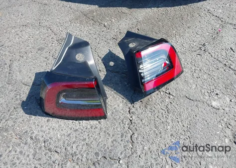 2024 Tesla Model Y Long Range Dual Motor All-Wheel Drive из США, поврежденный, VIN 7SAYGDEE1RA221731